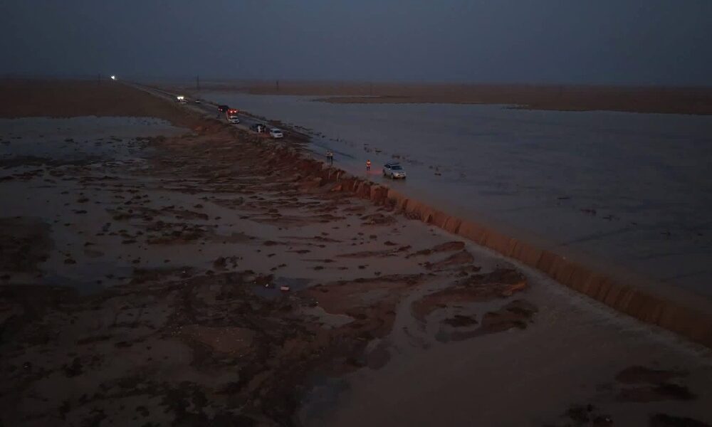 السلطات في دير الزور تعلن افتتاح طريقي دمشق والرقة بناءً على توجيهات محددة