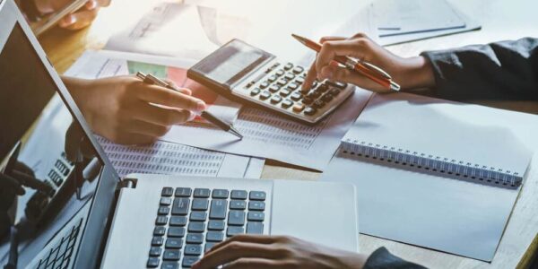 الشباب والاستثمار.. من السعي للحصول على وظيفة إلى خلق الفرص