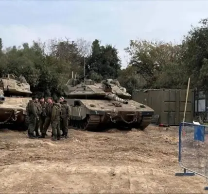 القوات الإسرائيلية تشعل النار في بيت ومستودع علف أثناء اجتياح حديث غربي درعا