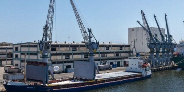 بالتعاون مع CMA CGM.. وصول ستة رافعات جسرية من الطراز الخامس إلى ميناء اللاذقية