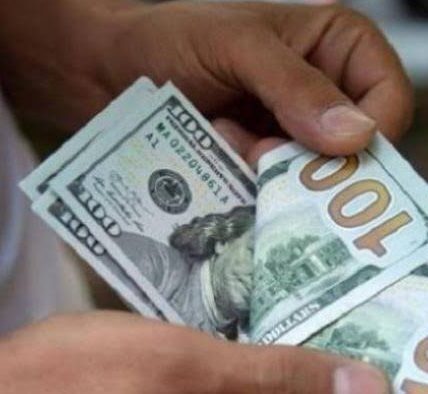 تذبذب العملة يزيد الضغوط على الأسواق الوطنية ويؤثر سلباً على القوة الشرائية