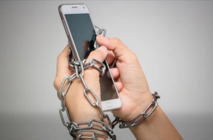 سوء استعمال الإنترنت.. خطر يهدد المبادئ والأسر