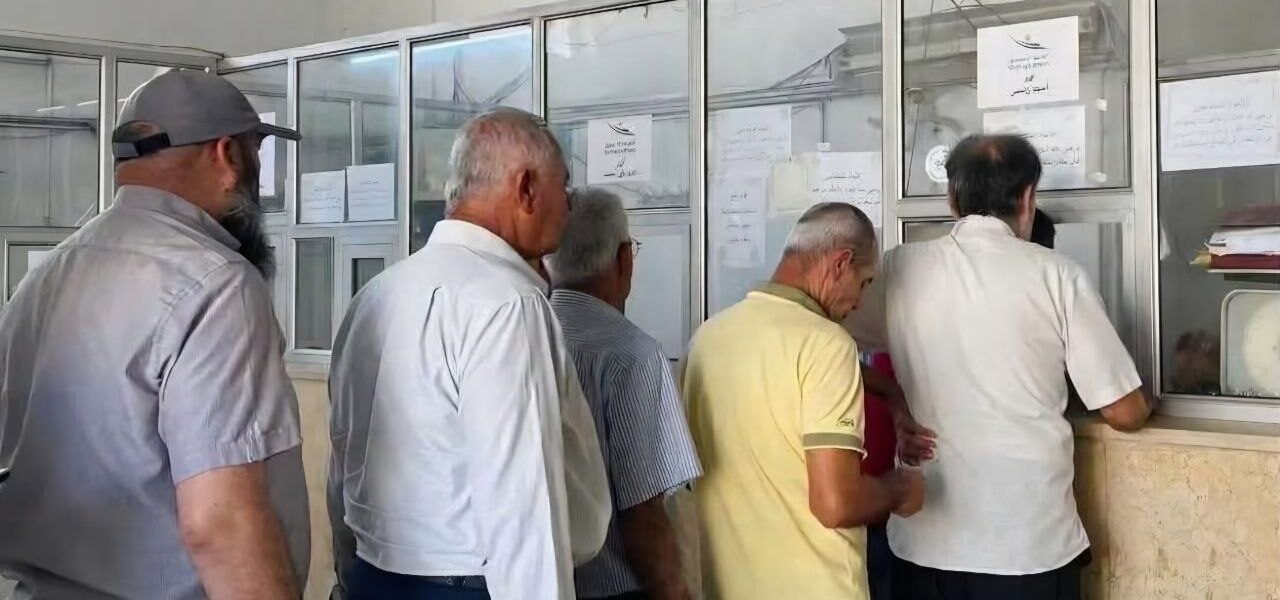 علاج أم غذاء؟ متقاعدون سوريون يواجهون خيارات صعبة
