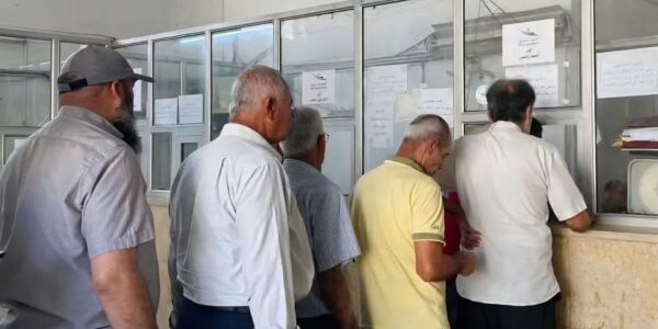علاج أم غذاء؟ متقاعدون سوريون يواجهون خيارات صعبة