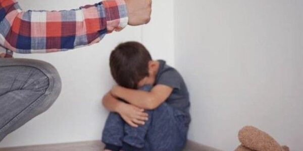عندما يصبح العقاب اعتداءً يهدد براءة الأطفال.. هل لا يزال الضرب وسيلة تعليمية؟