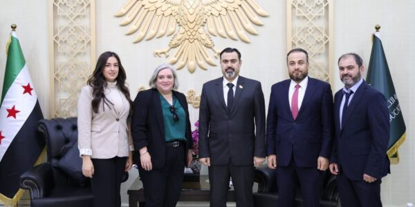مفاوضات بين سوريا وبريطانيا لتطوير الشراكة التعليمية وتدريب المعلمين.