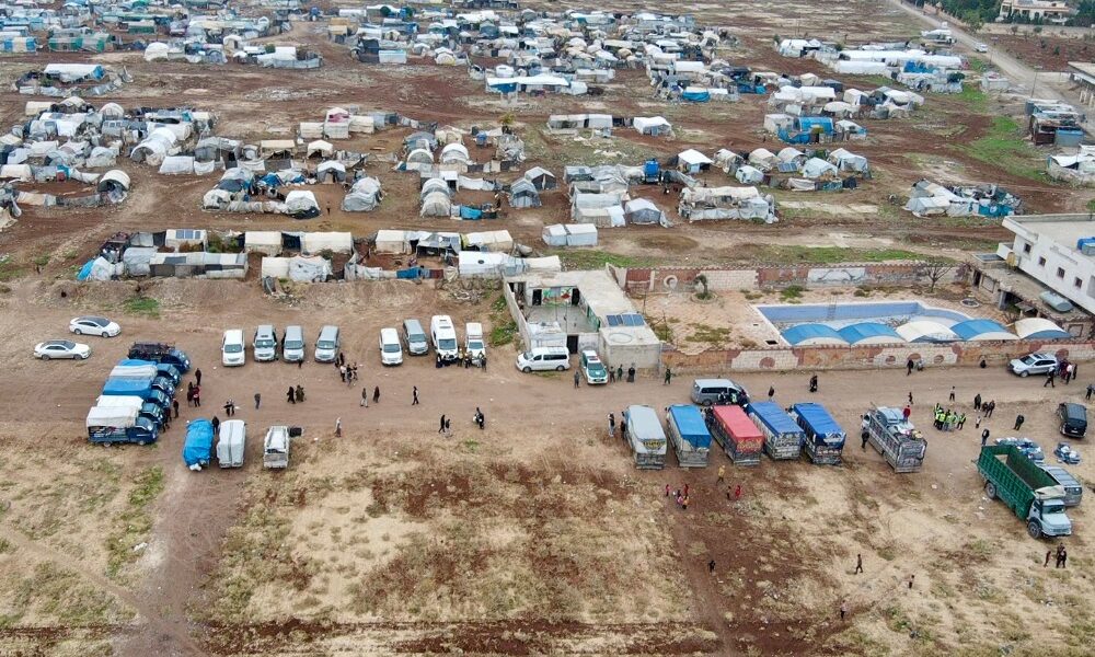 مكونة من 32 أسرة.. تحرك موكب من مخيمات أعزاز في ريف حلب نحو مناطقهم الأساسية