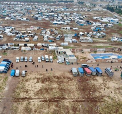 مكونة من 32 أسرة.. تحرك موكب من مخيمات أعزاز في ريف حلب نحو مناطقهم الأساسية