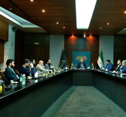مناقشة التعاون بين هيئة الاستثمار والجهات المحلية في مجالات المشاريع الاستثمارية.