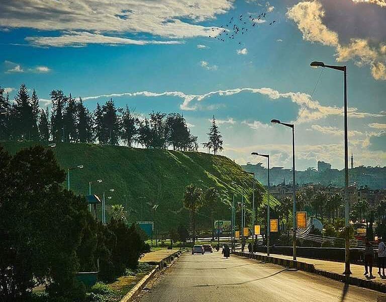 هطول أمطار في مناطق مختلفة يصاحبه برق ورعد.. وتراجع واضح في مستويات الحرارة